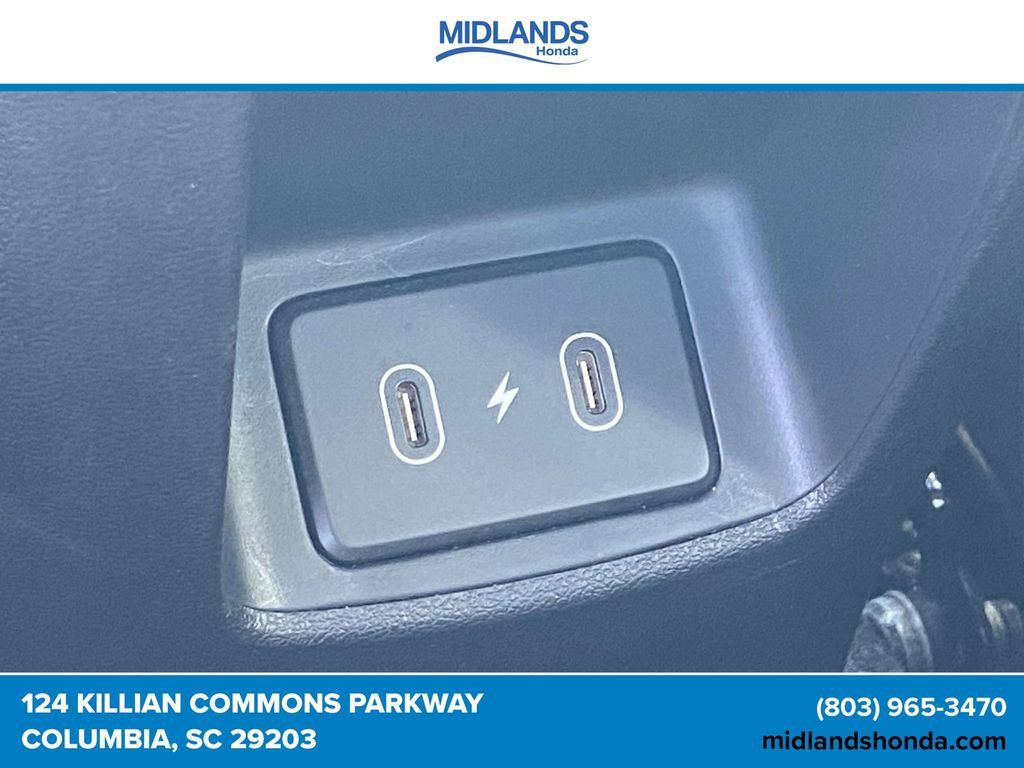 Used 2025 Hyundai Elantra Limited FWD image 11