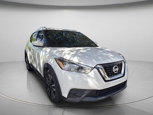 Used 2019 Nissan Kicks SV FWD image 4