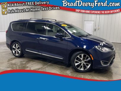 Used 2018 Chrysler Pacifica Touring-L w/ Tire & Wheel Group