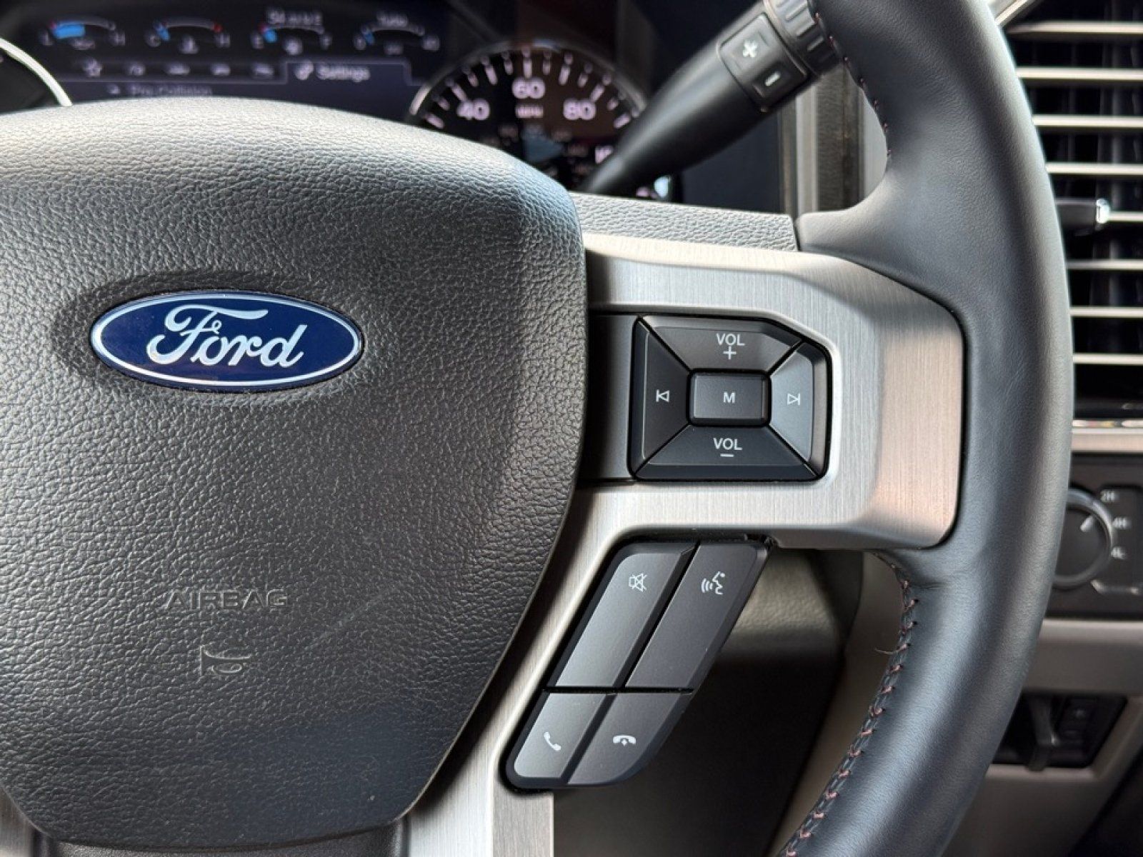 Used 2019 Ford F350 Platinum w/ Platinum Ultimate Package AWD/4WD image 25
