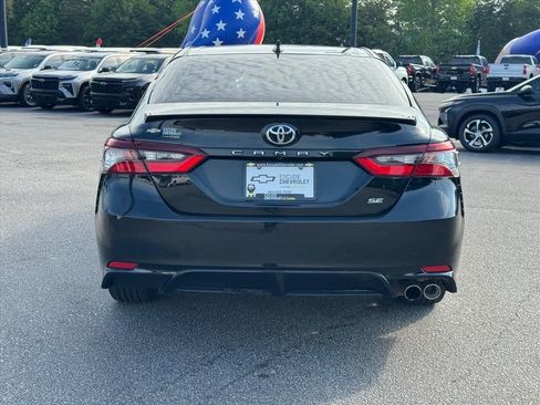 Used 2022 Toyota Camry SE FWD image 4