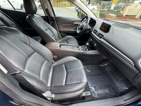Used 2018 MAZDA MAZDA3 Touring image 13