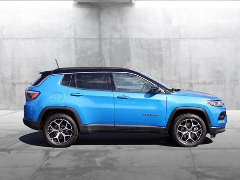 Used 2025 Jeep Compass Limited AWD/4WD image 5