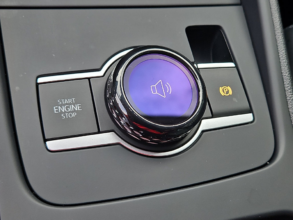 Certified 2025 Volkswagen Tiguan SE AWD/4WD image 15