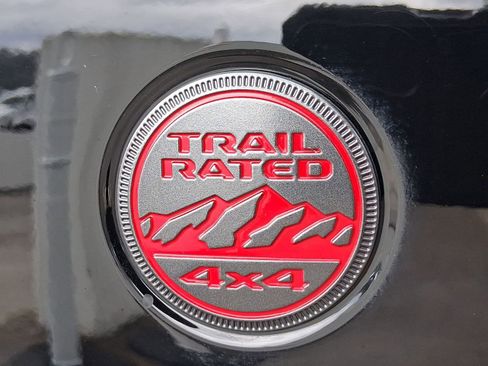Used 2025 Jeep Gladiator Rubicon w/ Technology Group AWD/4WD image 24