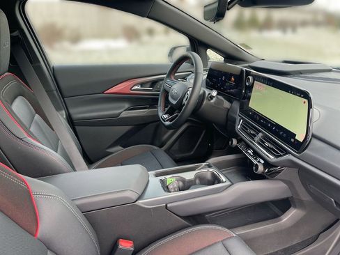 Used 2025 Chevrolet Equinox EV RS w/ Convenience Package II image 39