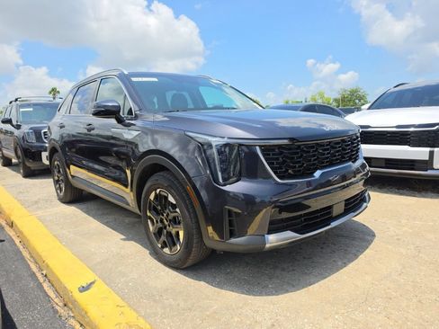 Certified 2025 Kia Sorento S FWD image 3