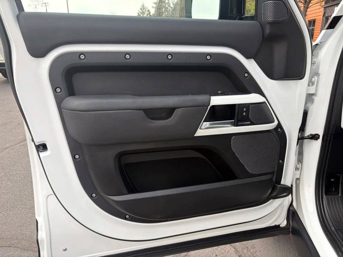 Used 2020 Land Rover Defender 110 SE AWD/4WD image 10