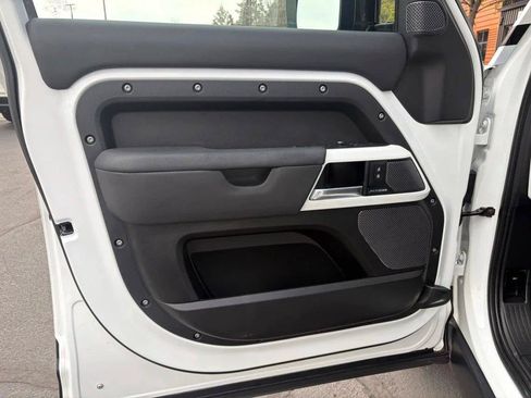 Used 2020 Land Rover Defender 110 SE AWD/4WD image 10