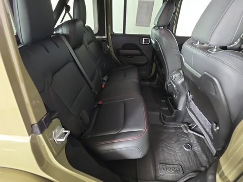 Certified 2025 Jeep Wrangler Unlimited Rubicon AWD/4WD image 36