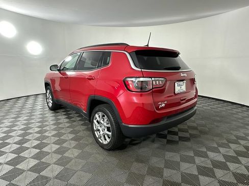 Used 2023 Jeep Compass Latitude AWD/4WD image 2