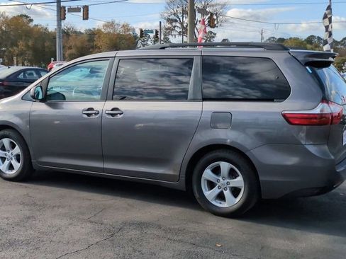 Used 2015 Toyota Sienna LE image 6