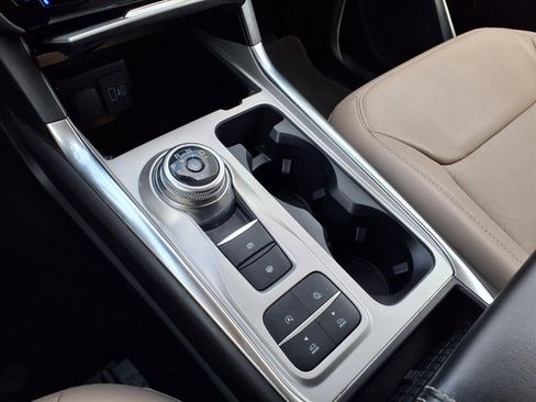 Used 2024 Ford Explorer Limited image 19