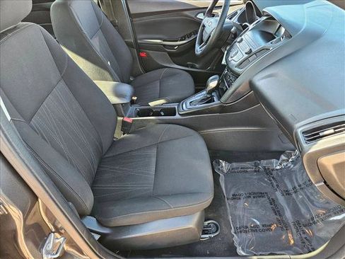 Used 2018 Ford Focus SE w/ Cold Weather Package FWD image 24