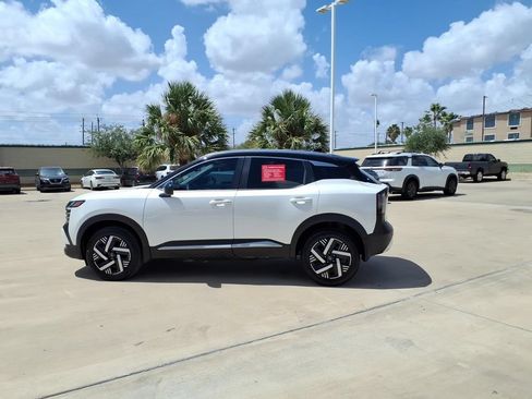 Used 2026 Nissan Kicks SV FWD image 2