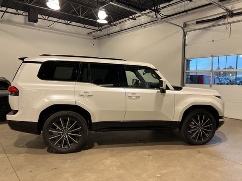 Used 2026 Lexus GX 550 Luxury image 2