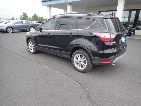 Used 2018 Ford Escape SE image 3
