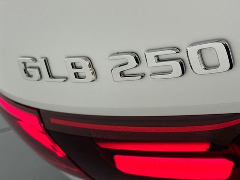 New 2026 Mercedes-Benz GLB 250 image 8