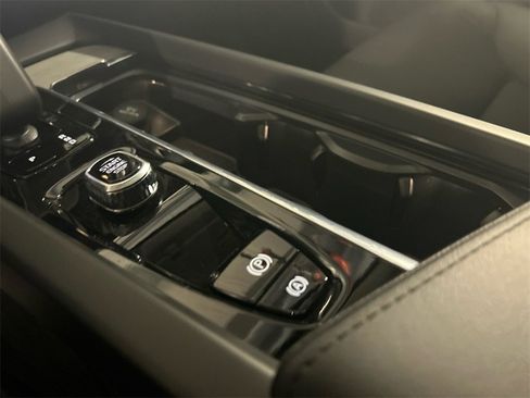 Certified 2025 Volvo XC60 B5 Plus image 20