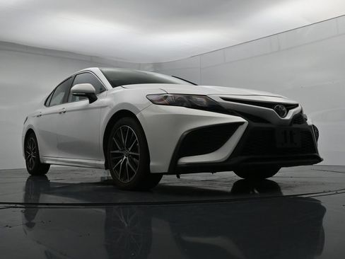 Used 2024 Toyota Camry SE FWD image 18