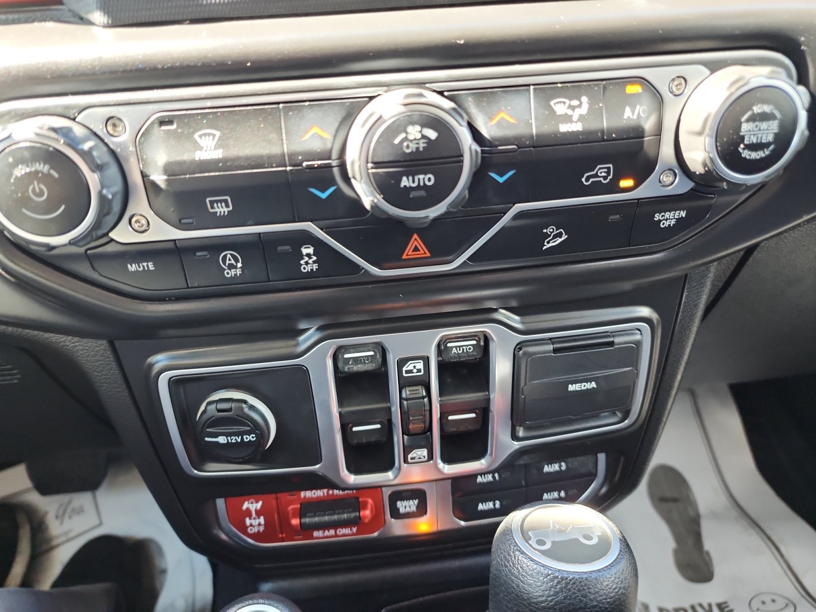Used 2018 Jeep Wrangler Unlimited Rubicon AWD/4WD image 23