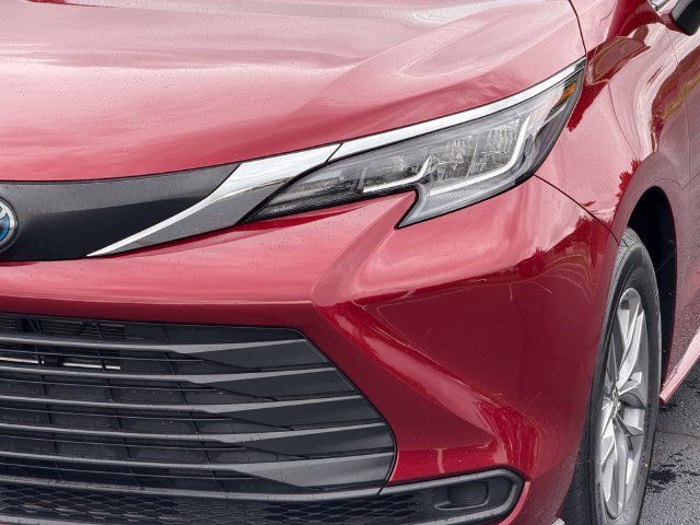 Certified 2022 Toyota Sienna LE FWD image 10