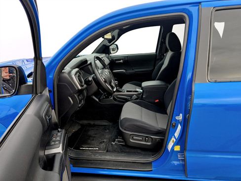 Used 2021 Toyota Tacoma TRD Sport w/ Technology Package image 29