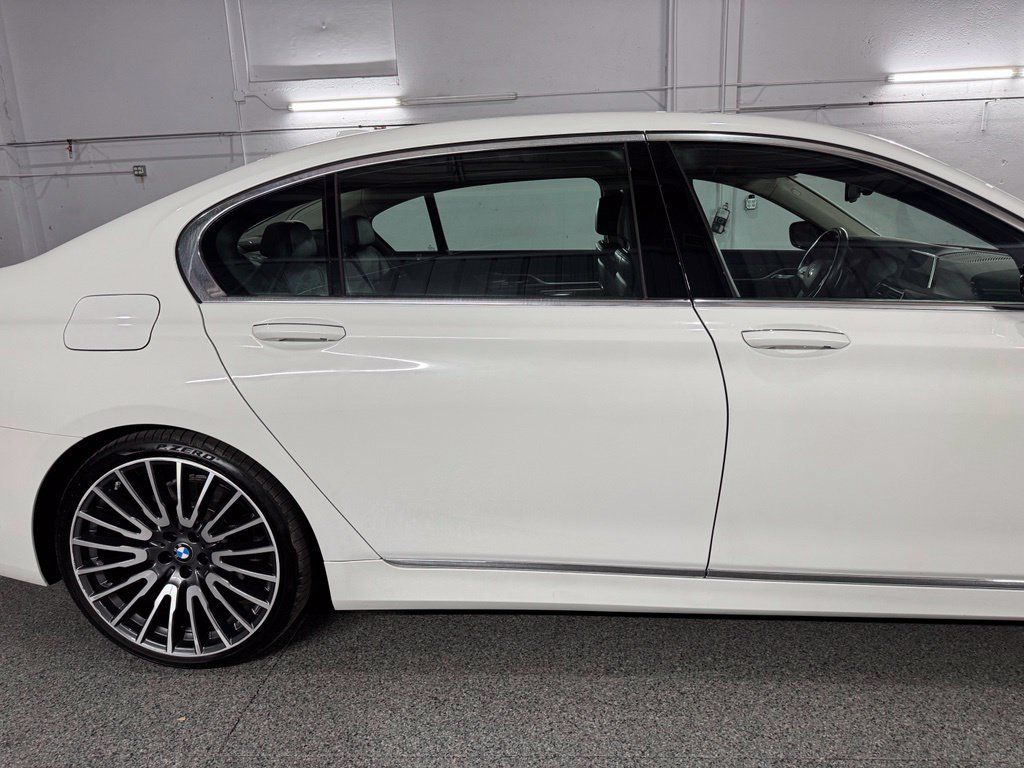 Used 2022 BMW 745e xDrive AWD/4WD image 9