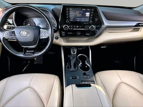 Used 2021 Toyota Highlander XLE FWD image 14