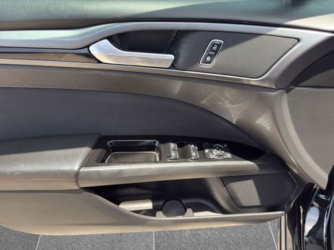 Used 2016 Ford Fusion SE AWD/4WD image 25