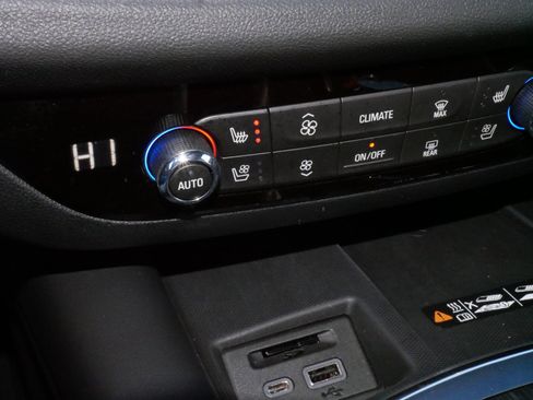 Used 2023 Buick Enclave Avenir w/ Avenir Technology Package image 31