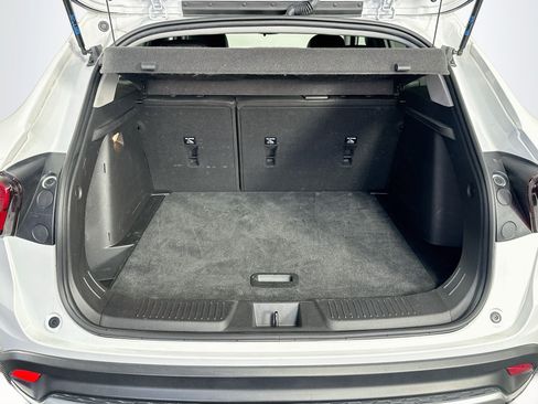 Used 2025 Chevrolet Trax LT FWD image 29