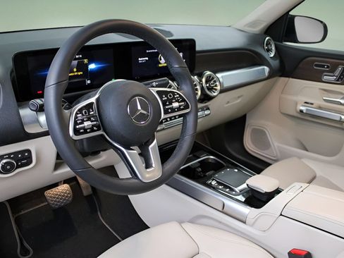 Used 2023 Mercedes-Benz GLB 250 image 13
