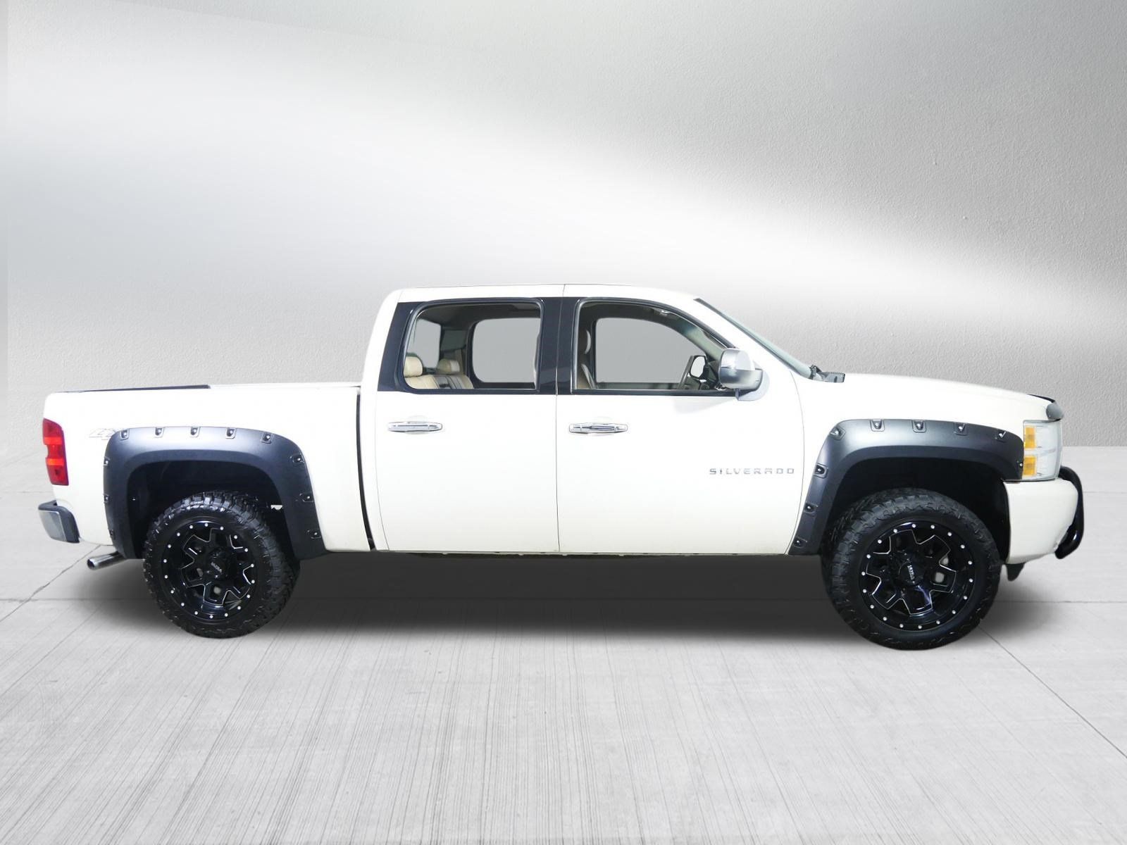 Used 2013 Chevrolet Silverado 1500 LTZ w/ LTZ White Diamond Edition AWD/4WD image 8