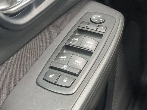Used 2017 Jeep Cherokee Latitude w/ Comfort/Convenience Group FWD image 26