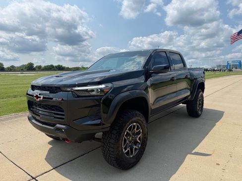 Used 2024 Chevrolet Colorado ZR2 AWD/4WD image 9