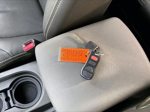 Used 2019 Nissan Frontier PRO-4X image 11