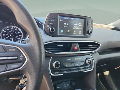 Used 2019 Hyundai Santa Fe SE image 11
