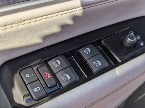 Used 2023 Jeep Wagoneer Series III w/ Preferred Equipment Group image 19