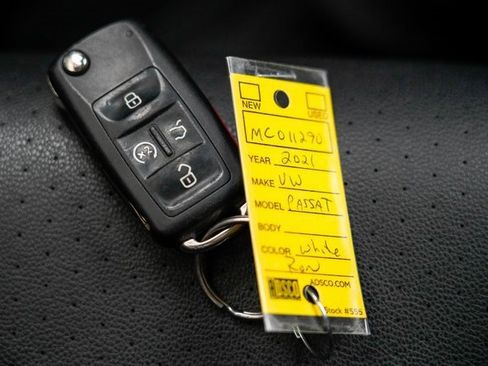 Used 2021 Volkswagen Passat 2.0T SE image 35