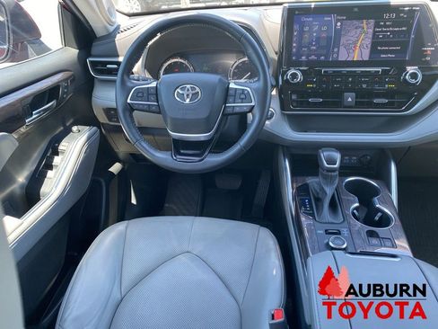 Used 2022 Toyota Highlander Platinum AWD/4WD image 35