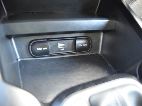 Used 2025 Kia Soul LX w/ LX Technology Package FWD image 50