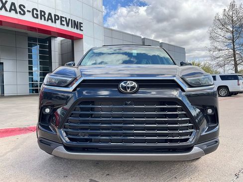 New 2026 Toyota Grand Highlander Platinum image 3