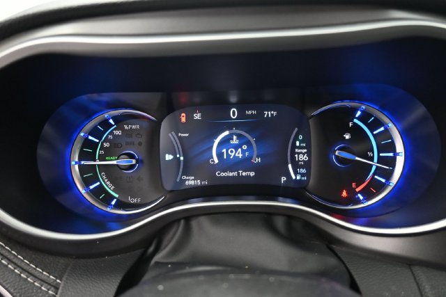 Used 2024 Chrysler Pacifica Limited FWD image 18