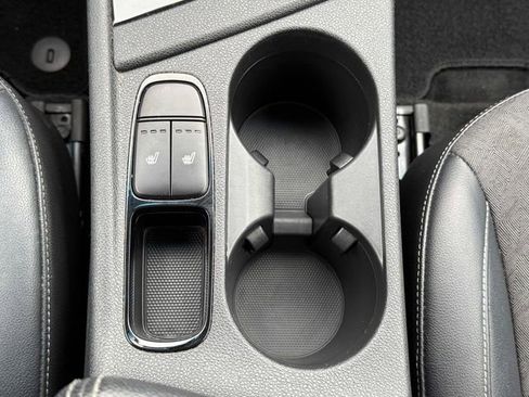 Used 2017 Kia Niro EX FWD image 5