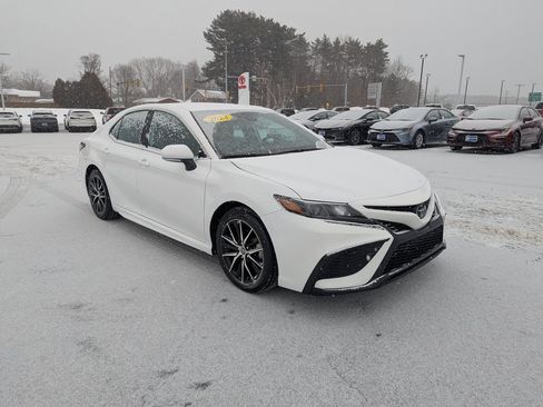 Used 2023 Toyota Camry SE image 8