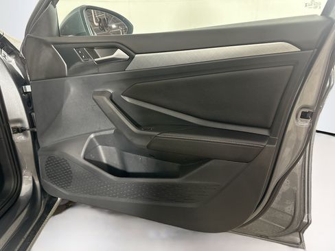 Used 2023 Volkswagen Jetta SE w/ Panoramic Sunroof Package FWD image 30