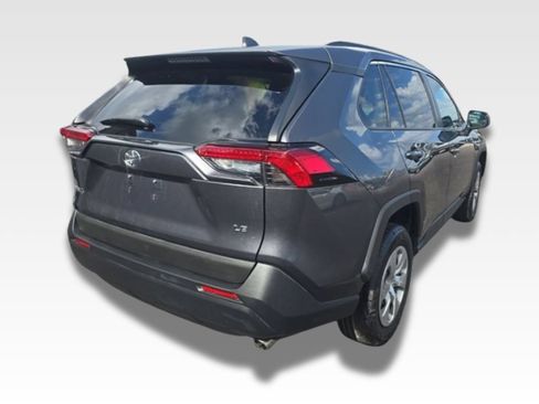 Used 2019 Toyota RAV4 LE FWD image 4