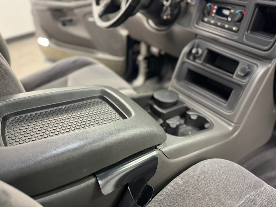 Used 2005 GMC Sierra 1500 SLE w/ Safe And Sound Package AWD/4WD image 42