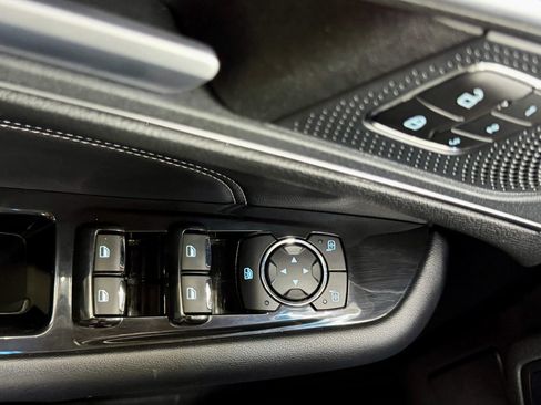 Used 2019 Ford Edge Titanium image 12